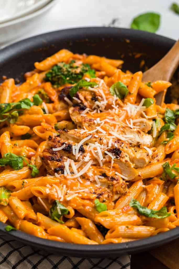 Spicy Vodka Pasta with Chicken (Gigi Hadid Pasta Recipe) Busy Day Dinners