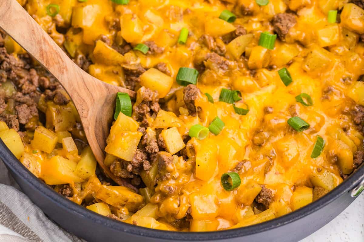 Cheesy Ground Beef and Potato Skillet